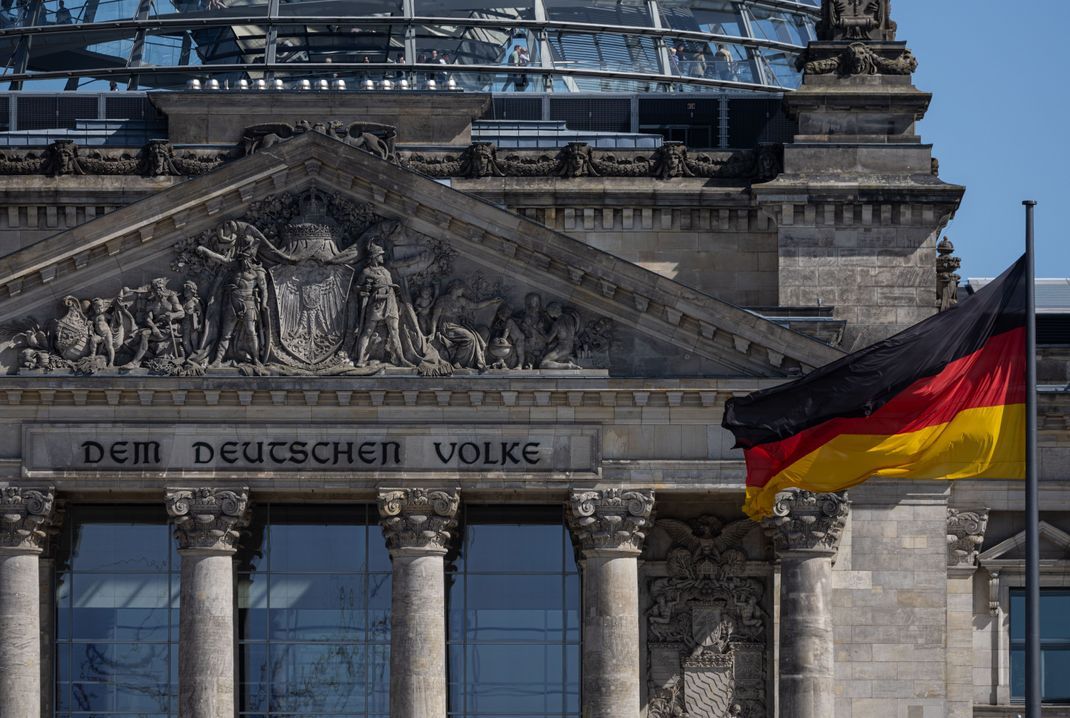 Hunderte deutsche Bürger fechten die Bundestagswahl 2025 an.
