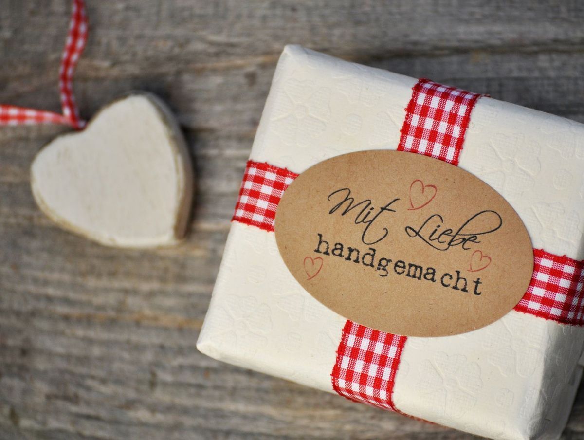 Beziehung_2016_01_22_Valentinstag basteln_Schmuckbild_fotolia_Sandra Thiele