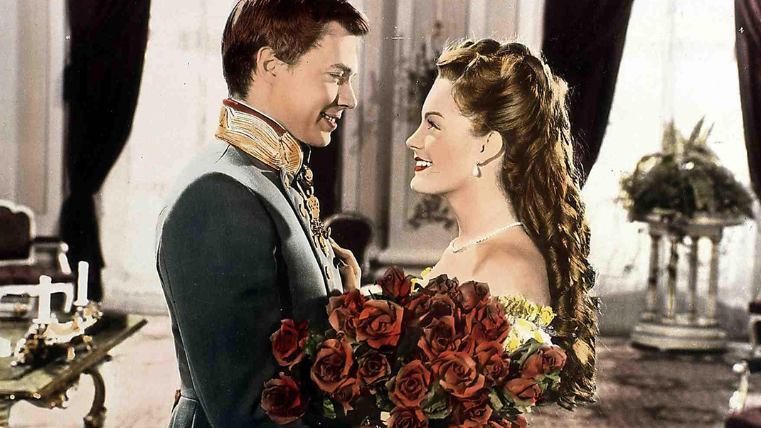 Eine ihrer größten Filmrollen als Kaiserin Elisabeth „Sissi“ von Österreich – schon damals sorgte Romy Schneider mit ihrem Auftreten für Aufsehen.