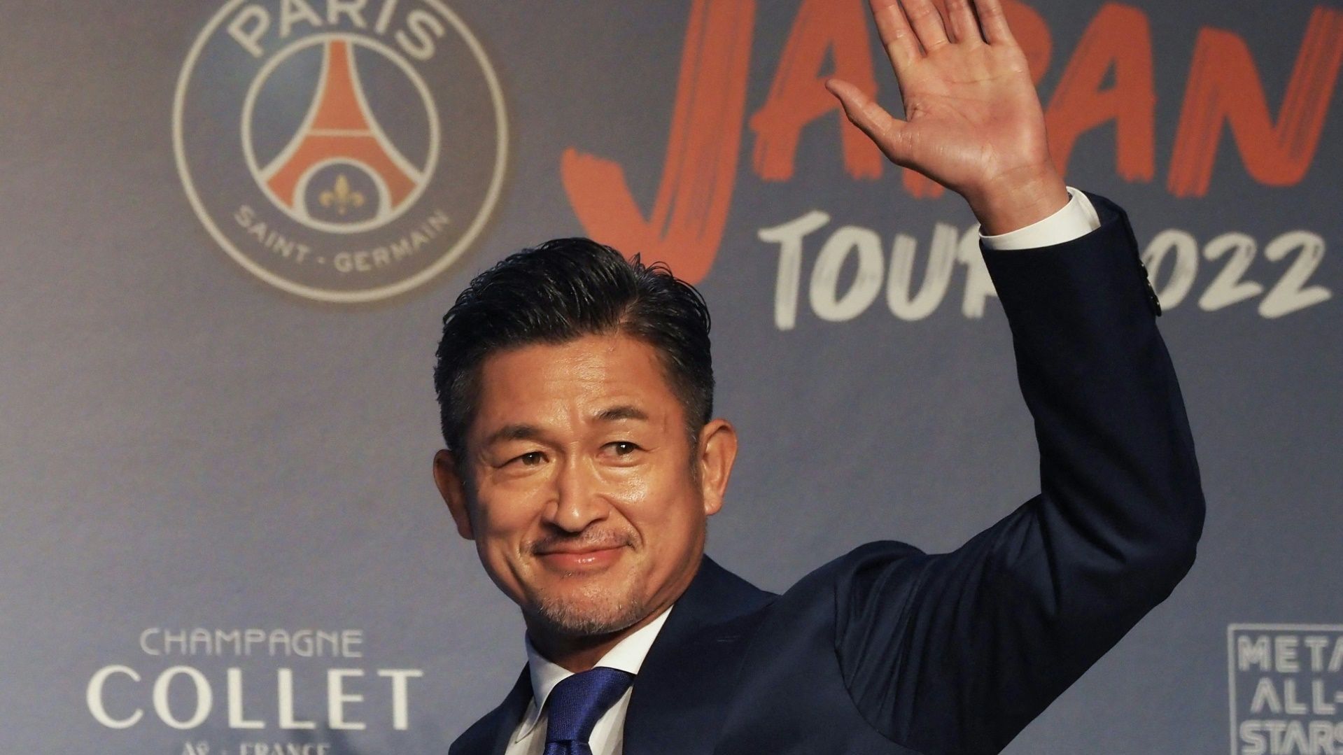 <strong>"King Kazu" geht mit 58 Jahren in seine 40. Profisaison</strong><br>Für Japans Nationalmannschaft waren ihm einst 55 Tore in 89 Länderspielen gelungen. Im vergangenen Jahr war er nach zwei Spielzeiten in Portugals Zweitligateam Oliveirense in seine Heimat zurückgekehrt. Sein Profidebüt hatte er vor 39 Jahren beim brasilianischen Verein Santos gegeben. Der Angreifer spielte zudem in Italien, Kroatien und Australien.