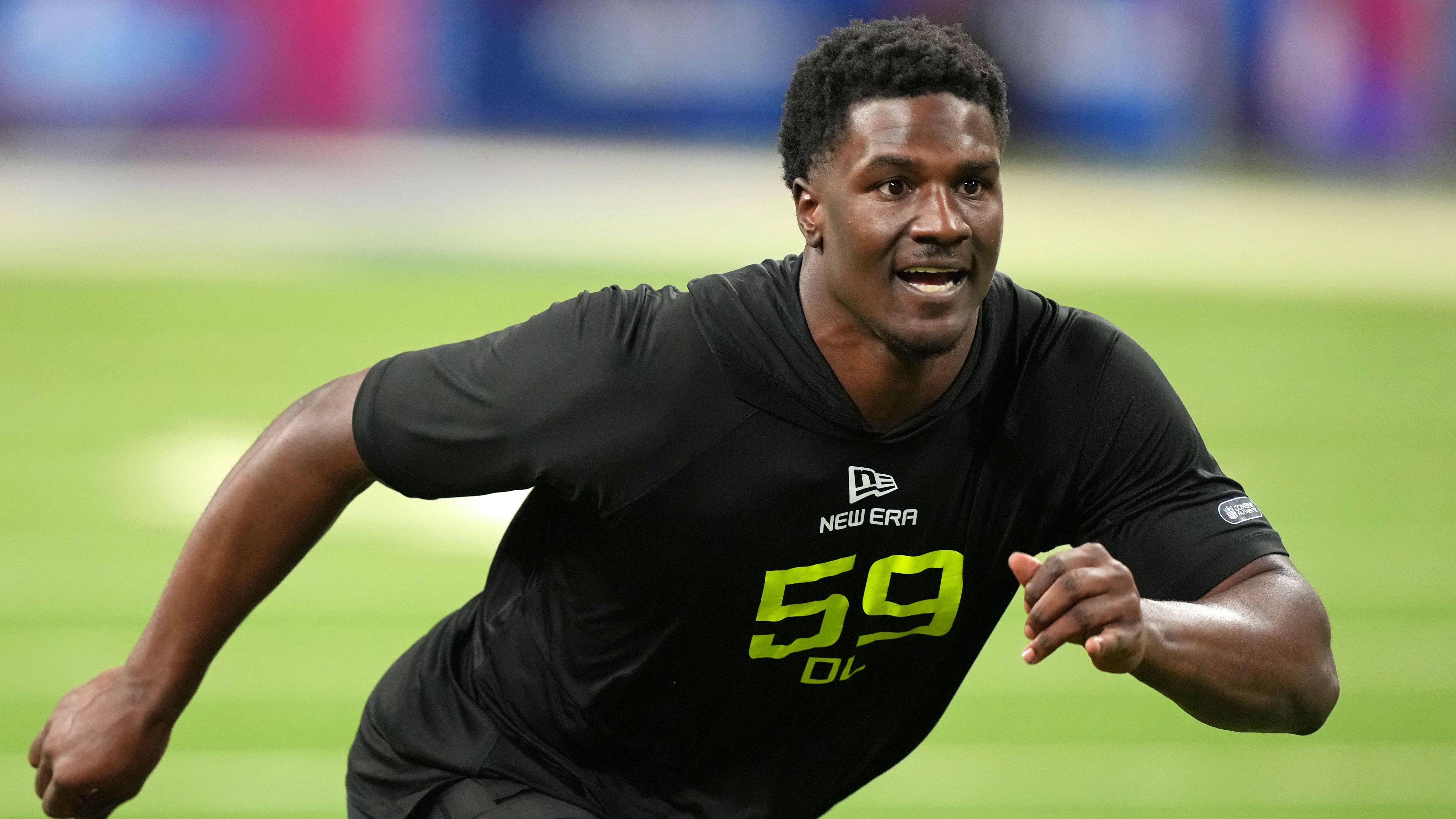 <strong>Atlanta Falcons (5 Picks)</strong><br>1. Runde: 15. Pick: DE Jalon Walker<br>1. Runde: 26. Pick (via Rams): DE James Pearce (Foto)<br>3. Runde: 96. Pick (via Eagles): S Xavier Watts<br>4. Runde: 118. Pick: S Billy Bowman Jr.&nbsp;<br>7. Runde: 218. Pick (via Browns): OT Jack Nelson<br><br>*5. Runden-Pick wurde wegen Regelverstöße gestrichen.
