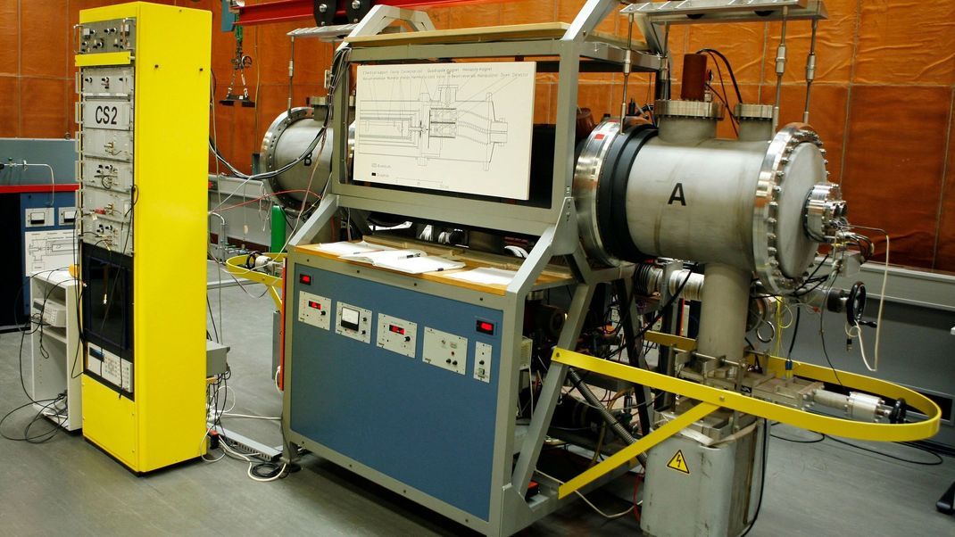 Die Atomuhr CS2 der Physikalisch-Technischen Bundesanstalt in Braunschweig.