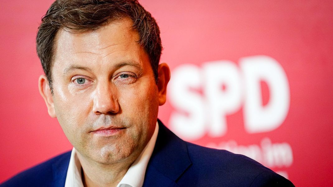 Lars Klingbeil, SPD-Fraktions- und Bundesvorsitzender, hat erstmalig über seine besiegte Krebserkrankung gesprochen.