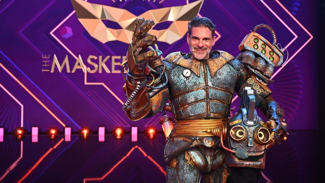 Rick Kavanian löst Alvaro Soler als festes Mitglied des Rateteams in der 9. Staffel von "The Masked Singer" ab.