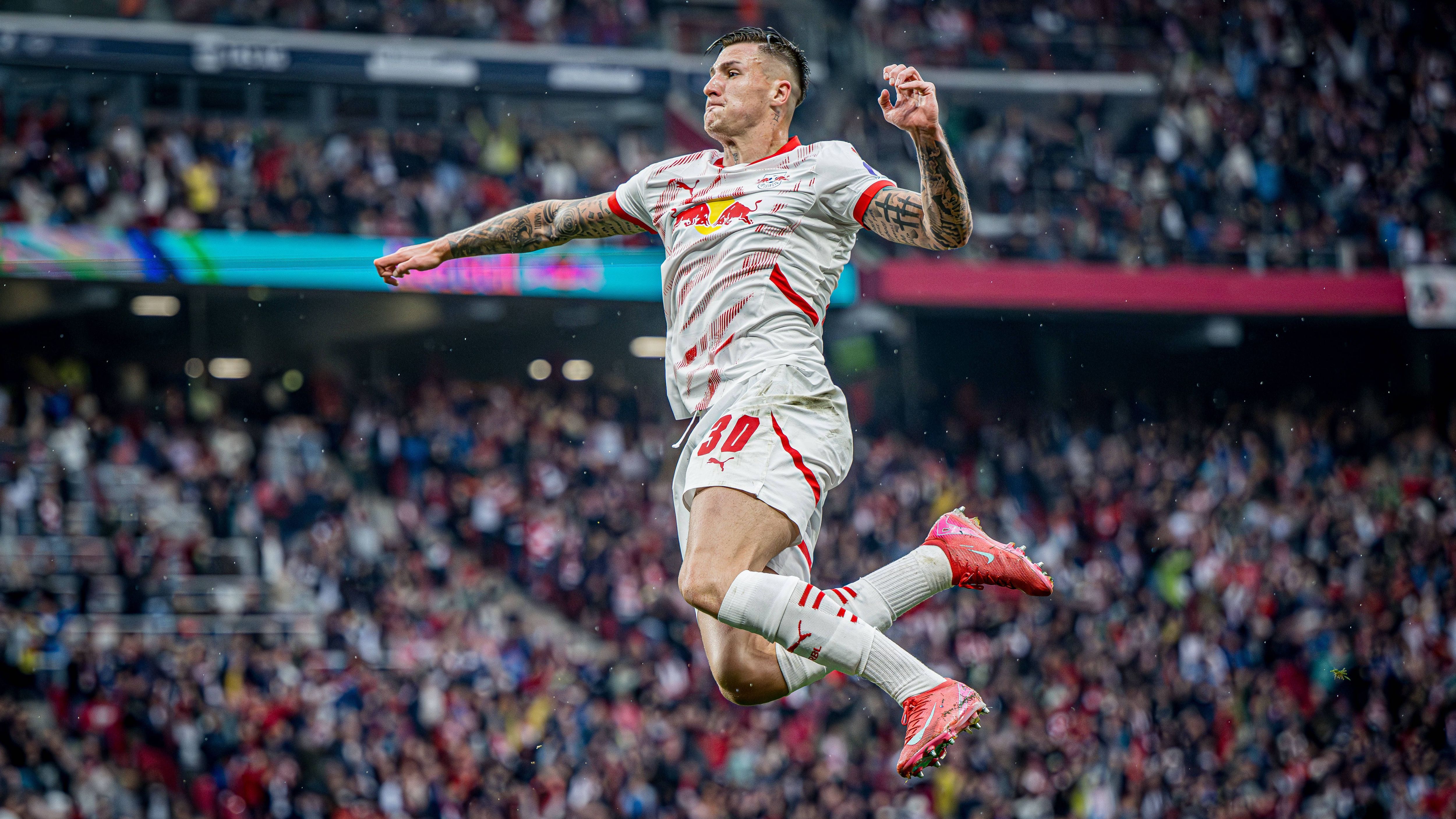 <strong>Benjamin Sesko (RB Leipzig)</strong><br>Der FC Liverpool soll an Benjamin Sesko von RB Leipzig interessiert sein. Allerdings steht der Slowene auch beim FC Arsenal hoch im Kurs, hier könnte es also zu einem englischen Duell kommen. Laut "Sky" gab es zwischen Arsenal und Leipzig bereits Gespräche, Mikel Arteta will ihn demnach unbedingt haben. Liverpool müsste sich hier also wohl beeilen.