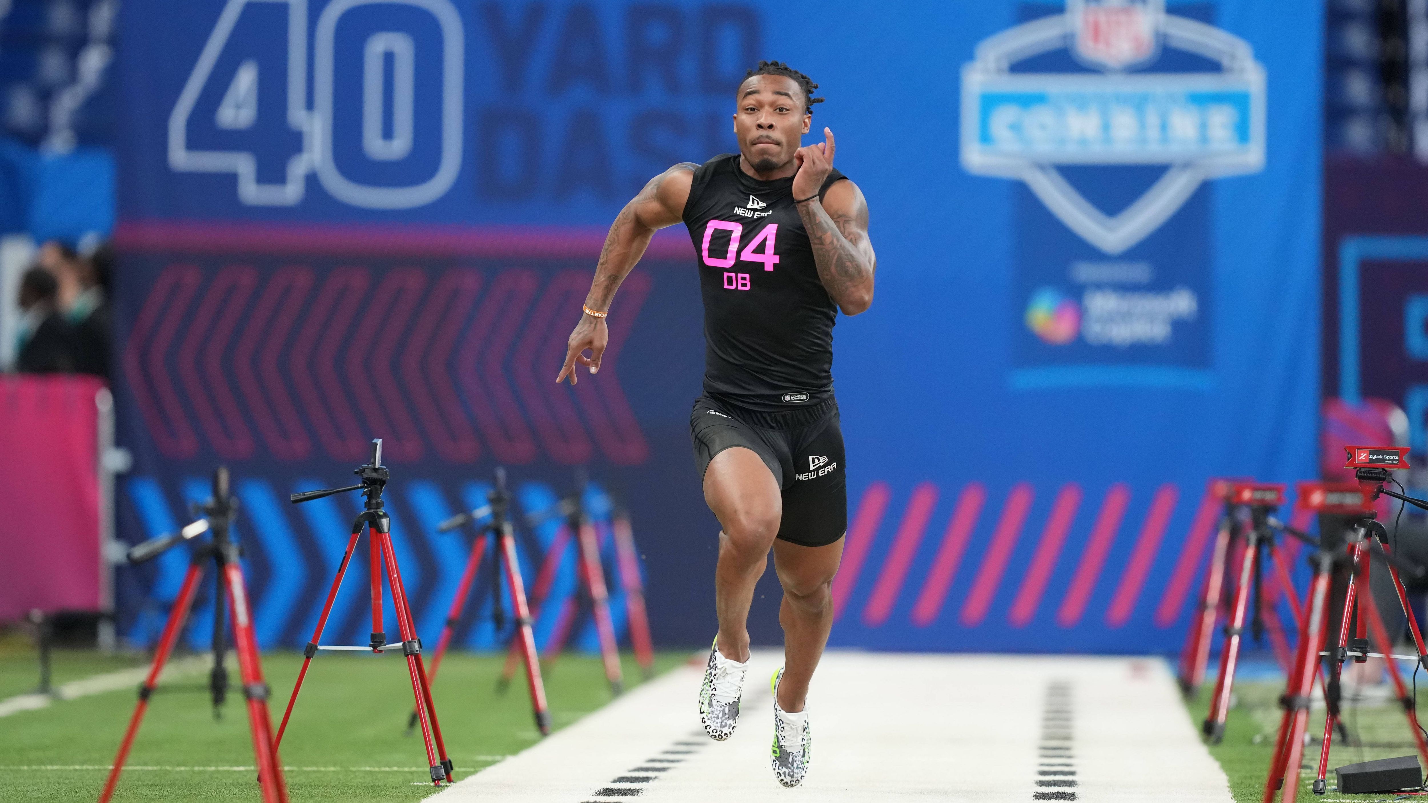 <strong>Denver Broncos (7 Picks)</strong><br>1. Runde: 20. Pick: CB Jahdae Barron (Foto)<br>2. Runde: 60. Pick (via Lions): RB RJ Harvey<br>3. Runde: 74. Pick (via Panthers): WR Pat Bryant<br>3. Runde: 101. Pick (Compensatory via Rams): EDGE Sai'vion Jones<br>4. Runde: 134. Pick (via Eagles): Edge Que Robinson<br>6. Runde: 216. Pick (via Texans): P Jeremy Crawshaw<br>7. Runde: 241. Pick (via Texans): TE Caleb Lohner