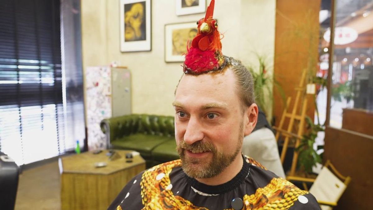 Dieser Friseur kreiert skurrile Frisuren aus Wachs!
